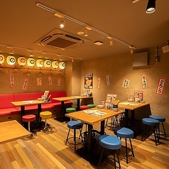 【総席数70席】会社の飲み会、二次会、同窓会、仲間との集まりなど、さまざまなシーンに対応可能。渋谷エリアでの大人数宴会は『屋台屋 博多劇場』にお任せください!大人数でも周りを気にせず、安心して思い思いに楽しめます。貸切などのご相談も気軽に店舗までご連絡ください♪