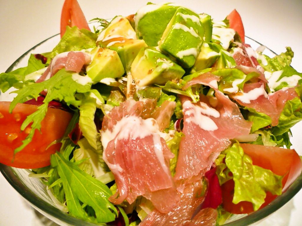 お酒がススムおつまみ～こだわりのデザートまで男女共にお楽しみ頂けるお料理をご用意しております