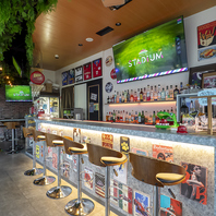 スポーツと美食を彩る洗練空間