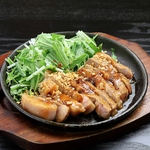 鉄板焼きをはじめとする多彩な料理はお酒との相性もばっちり★美味しく食べて飲んで、飲み会を満喫♪