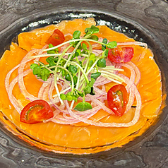 スモークサーモンのカルパッチョ