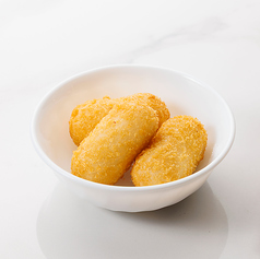 2名様のテーブル席と、4名様のテーブル席が御座います。お子様用のテーブル席もご用意がありますので、お気軽に店員までお声がけください。