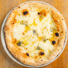 クワトロ フォルマッジ 【モッツァレラ、ゴルゴンゾーラ、タレッジョ、グラナパダーノ】