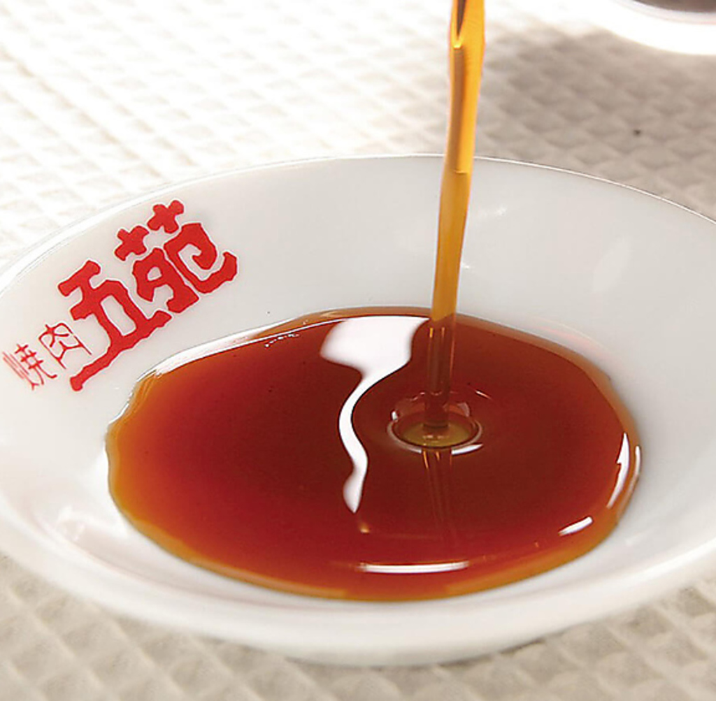 昆布と生姜が香る秘伝のつけダレは肉の美味しさを一層引き立てます。飽きのこない上品な味わいです◎