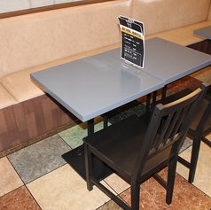 ゆっくり広いスペースで楽しみたい方には最適なソファー席もご用意しております。