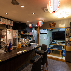 【カウンター席】サク飲みやお食事利用も大歓迎♪カラオケやスポーツ観戦も楽しめます!