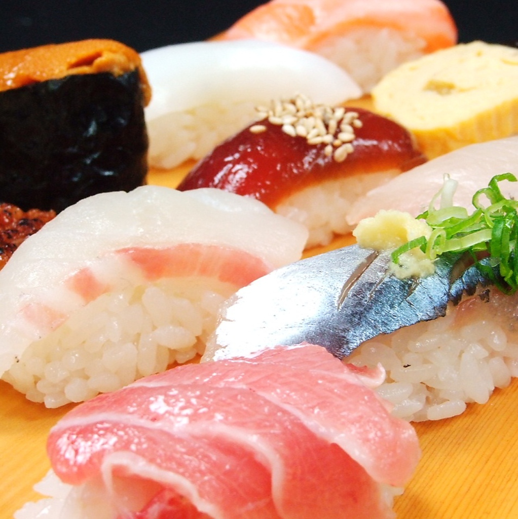 握り寿司があれもこれも全貫108円☆ほか一品料理も充実♪手巻きも216円～とお手頃♪