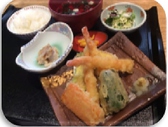 天ぷら定食佐賀県産の野菜とぷりっぷりの海老をさっと揚げました！800円（税込み）