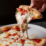 本格的な窯焼きピッツァをご用意！マルゲリータやカプリチョーザ、クアトロフォルマッジなど種類豊富