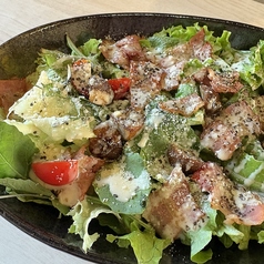 削りチーズのシーザーサラダ