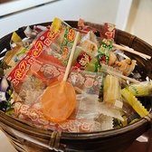 お帰りの際には懐かしい飴ちゃんをサービスでプレゼントしてます!飲んだ後もスッキリ、ぺこちゃん人気高し!