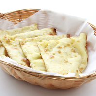 焼きたてでもちもち食感の本格ナン◎