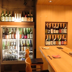 ゆっくりお寛ぎ頂けるカウンター席をご用意。店主がお客様のペースに合わせて焼き鳥をご提供致します。お一人様でのご利用はもちろん、接待や記念日など大切なシーンに◎