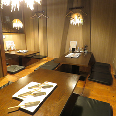 掘りごたつ式のお座敷は2名様から最大16名様までご利用頂けます！小さいお子様連れのお食事や会社の宴会など各シーンに合せてご利用頂けます！