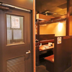 お仕事帰りにお立ち寄りやすいカウンター席をご用意しておりますので、お一人様でも気兼ねなくご利用いただけます。コースだけでなく、単品料理や単品飲み放題も豊富にご用意しておりますので、ちょい飲みやお食事にも最適です◎