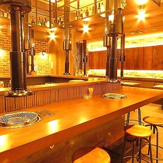 人気のカウンター席はお1人様焼肉の方も大歓迎!もちろん隣り合ってお2人で座っていただく事も可能です。