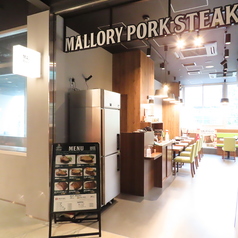 【ビジネス利用も◎】ビジネスランチや打ち合わせに最適な2名様テーブルを8席ご用意しております。落ち着いた環境で、商談や仕事の話をしっかりと進めることができます。