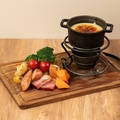 料理メニュー写真 スペシャルクリーミーcheeseフォンデュ Meat &Vegetables (2人前の注文から承ります)