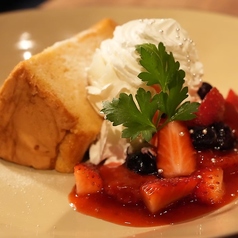 生オープンシフォンケーキ(ベリーソース)