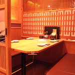 こちら4名様用半個室。ご家族やご友人とのお食事に。