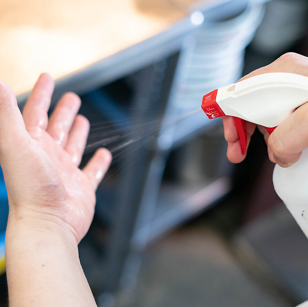 外部機関の衛生調査や菌検査を徹底し、清潔な環境を維持。お客様の安心・安全を最優先しています。