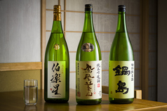 お料理に合わせた日本各地の地酒をお楽しみください】ワイングラスで味わう日本酒