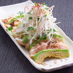 アボカドと地鶏むね肉のたたき葱まみれ