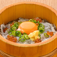 生シラス丼