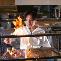 ライブ感満載のオープンカウンターはデートにぴったり♪