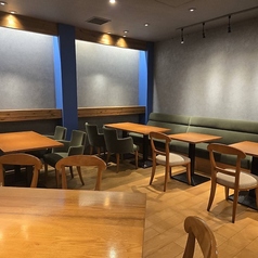 ワイワイ楽しいパーティーにはテラスが見える開放的なお席はいかがでしょうか。グリーンが心地よい空間を演出する癒し空間で楽しい時間を☆