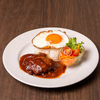 具材の半分に野菜を使ったハンバーグに自慢の料理が多彩