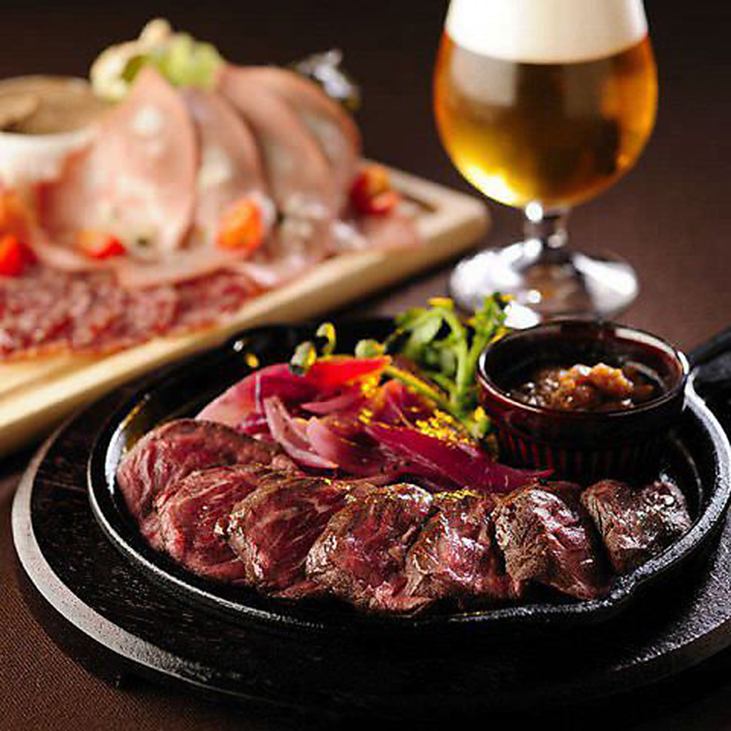 鮮度と素材にこだわり厳選した食材を使用した自慢の肉料理。