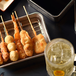 お一人様＆サク飲み大歓迎！気軽に立ち寄れる小さめテーブル席も多数ございます。