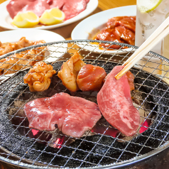 地元で愛される人気店！炭火焼肉をお手頃価格で