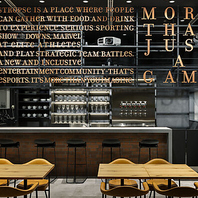 おしゃれで広々とした店内