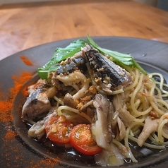 低温調理した秋刀魚とキノコのオイルパスタ 柚子胡椒風味