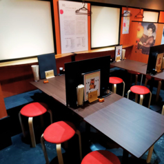 お仕事帰りのサクのみ◎大衆酒場感むき出しのテーブル席★2名様~6名でご利用可能です!