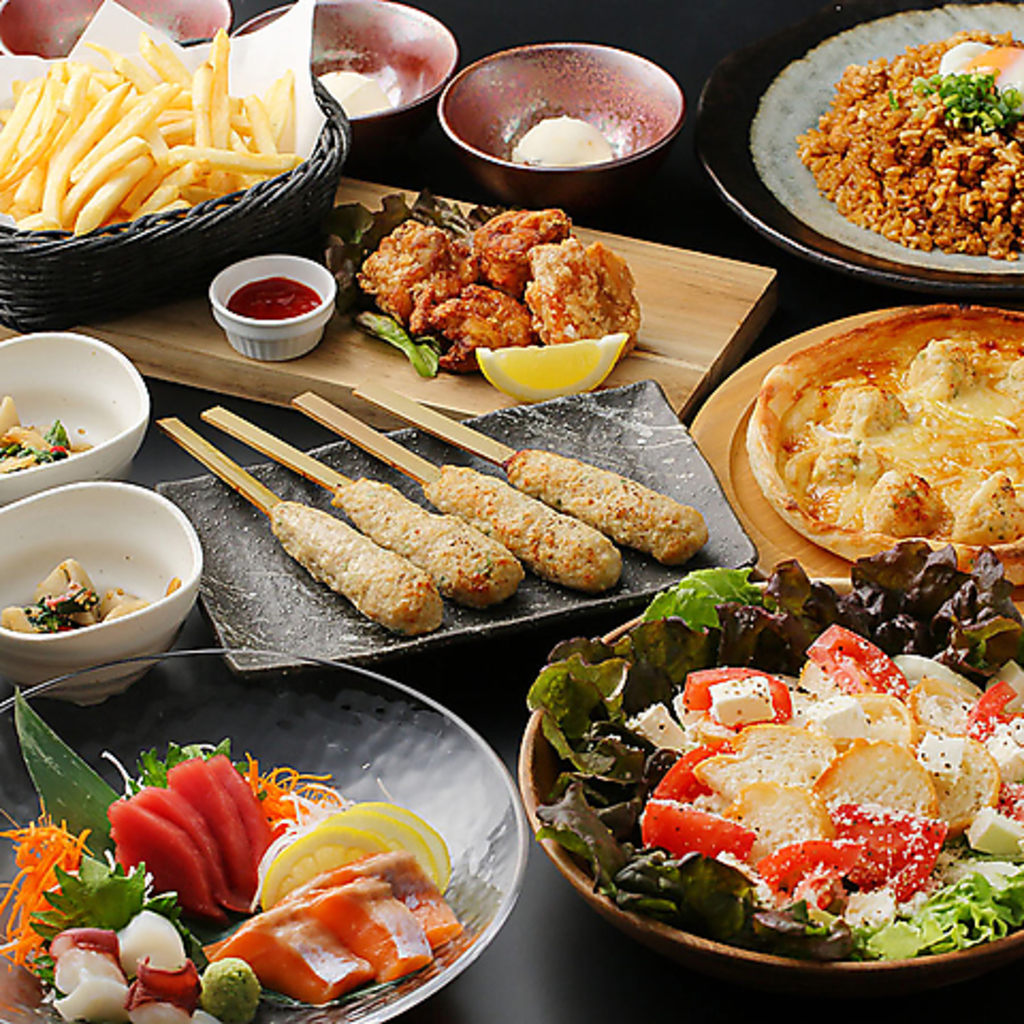 活気ある店内ご友人と同僚と。おいしいお酒を片手に、想い出話や近況報告に存分にどうぞ！
