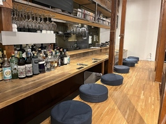 【掘りごたつタイプのカウンター】カウンター席はひとりのお客様も多く、オープンキッチンになっているのでシェフとの会話も楽しめます。ひとりで静かにお食事を楽しみたい方にもおすすめです。