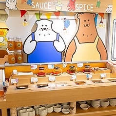 自由にカスタマイズできる楽しい食事とデザートの写真