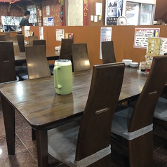 6名テーブルを3席のほか、4名様テーブルもご用意しております。