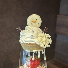 種類豊富なスイーツやデザートカクテルの写真