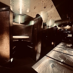 モダンな光と影が織りなす幻想的空間ゆったりとくつろげる大人気の個室はご予約必須！大人数のご宴会や歓送迎会・合コンなどに！雰囲気を大切にしたいお客様へは大人気！大切な一日をぜひ当店自慢の個室席でお過ごしください♪予約はお早めにお願いします!