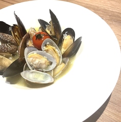 あさりとムール貝のワイン蒸し
