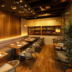 1Fは落ち着いた雰囲気でデートや会食におすすめ♪1フロア貸切で20名程度のパーティーにも最適