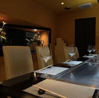 臨場感溢れるカウンター席