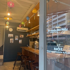 ベトナムを感じる、落ち着くカウンター空間