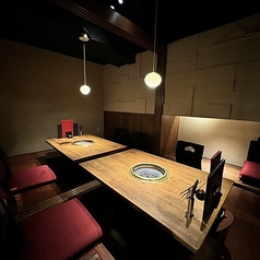 5～8名様でのご利用に最適な個室です。広々とした空間で、周りを気にせず盛り上がれます。美味しいお肉を囲んで、楽しいひとときをお過ごしくださいませ★