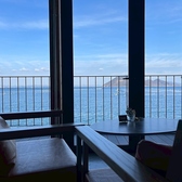 店内では無料Wi-Fiを完備しており、お客様は快適にインターネットをご利用いただけます◎ お食事中に調べ物をしたり、SNSに美しい景色の写真をアップロードしたりと、ご自由にお使いください♪ ビジネス利用や、友人との情報共有にも便利です。