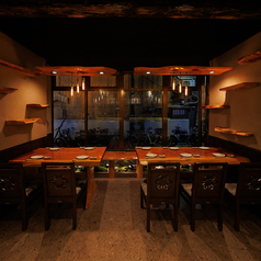 《中人数様向けテーブル席》【8名様から12名様】広々としたテーブル席でお食事をお楽しみください。